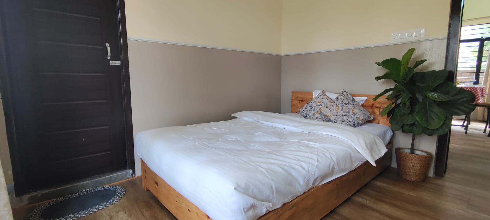 Deluxe Double Room (AC)